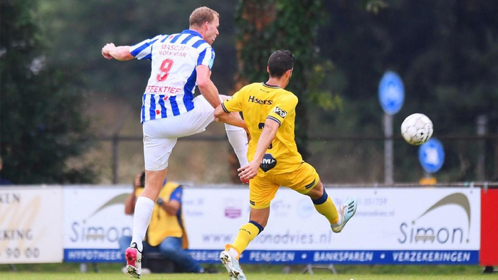 对年轻前锋 对年轻前锋