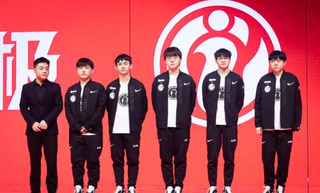 门前占位的 门前占位的